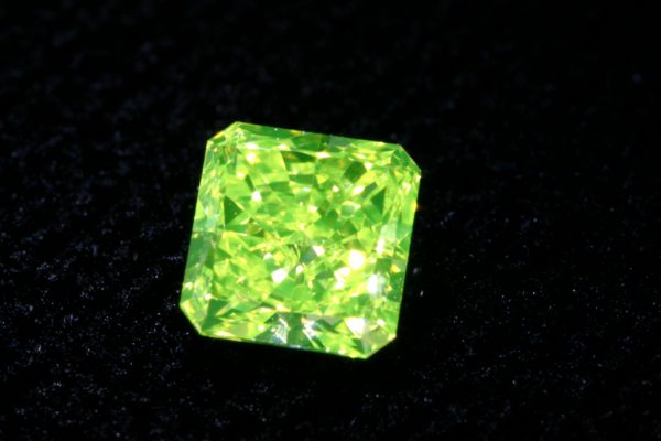 グリーン系ダイヤモンド | ルシオールブライダル｜カラーダイヤの結婚 