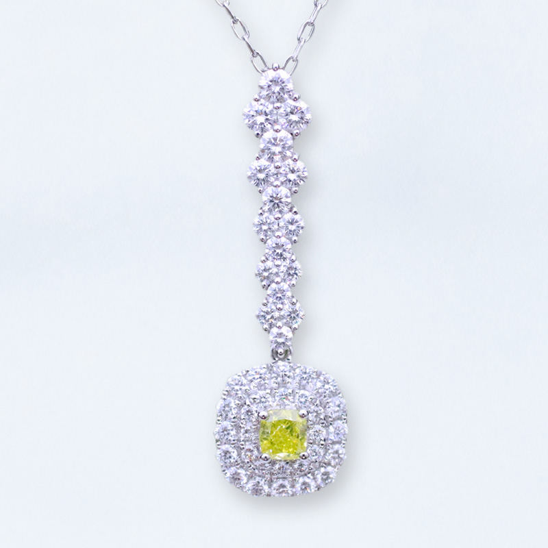 Luciole Collection 154　新緑を思わせるカラーダイヤモンドネックレス