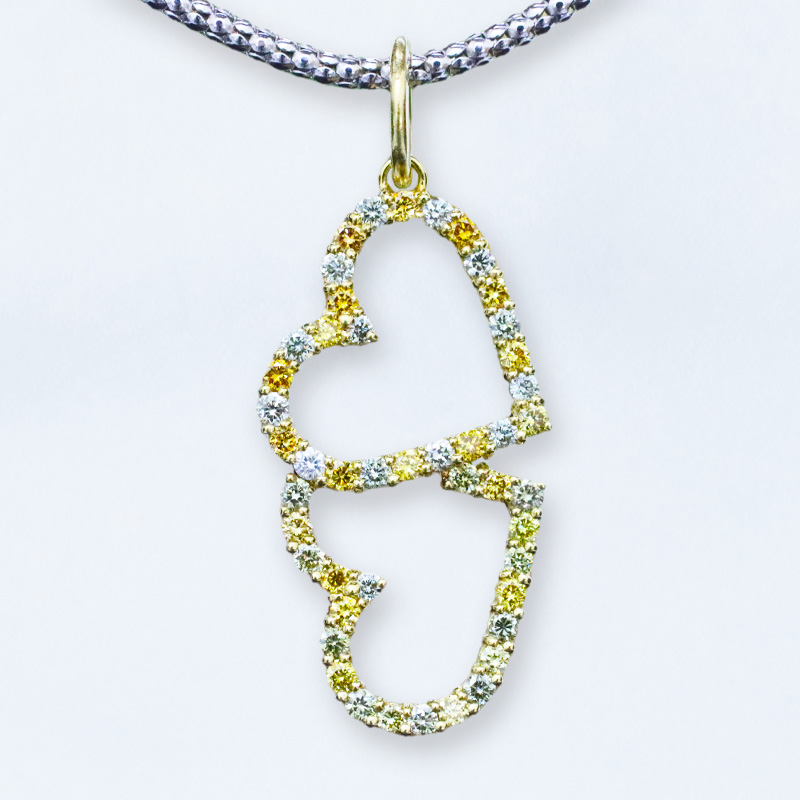 Luciole Collection 063　ワンランク上を目指すなら天然カラーダイヤモンドのオープンハートネックレス