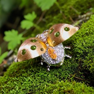 自然の息吹を宿す輝き変幻自在の美  心ときめく 奇跡のてんとう虫ジュエリー